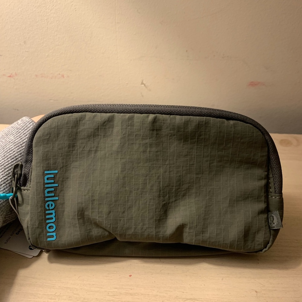 Lulu lemon belt bag mini